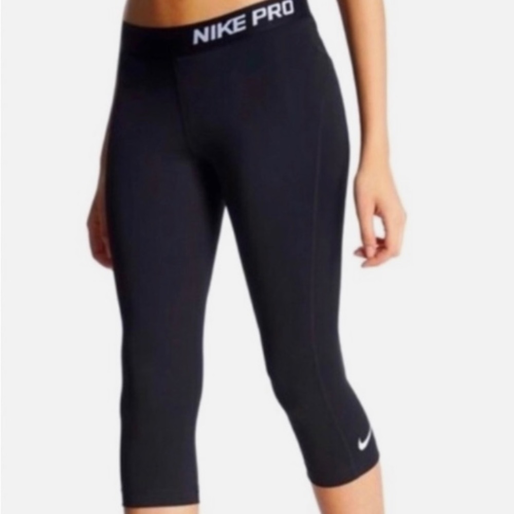 Cropped Nike Pro Leggings